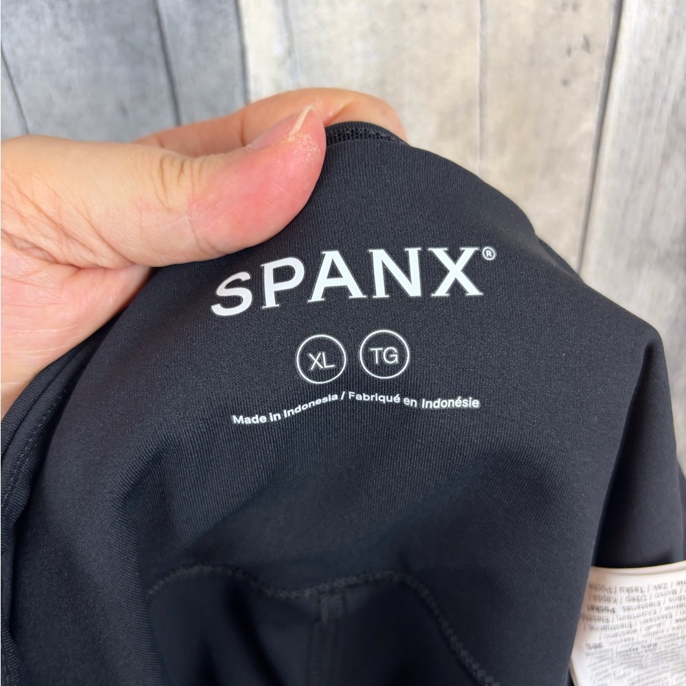 Spanx SpanxShape Booty Boost 7/8 Leggings in Very Black Size XL Regular Fit. - Picture 7 of 14